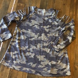 Distressed Camo Tee 3/4 Sleeves Large Blue + Gray